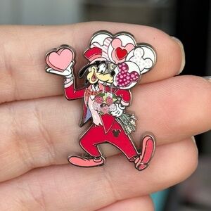 Disney Parks Disneyland 2025 Hidden Disney Goofy Valentines Day Mystery Pin